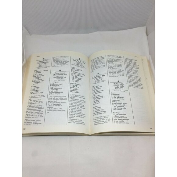 A Quilters Christmas Cookbook 1996 Recipes Desserts Main Dishes Stoltzfus Ranck - Picture 3 of 7